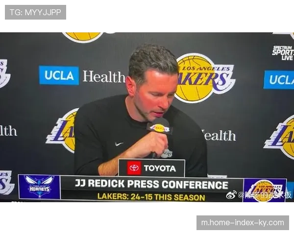 雷迪克湖人进攻战术单一 过度依赖东契奇高位挡拆发起 雷迪克湖人进攻战术单一 过度依赖东契奇高位挡拆发起